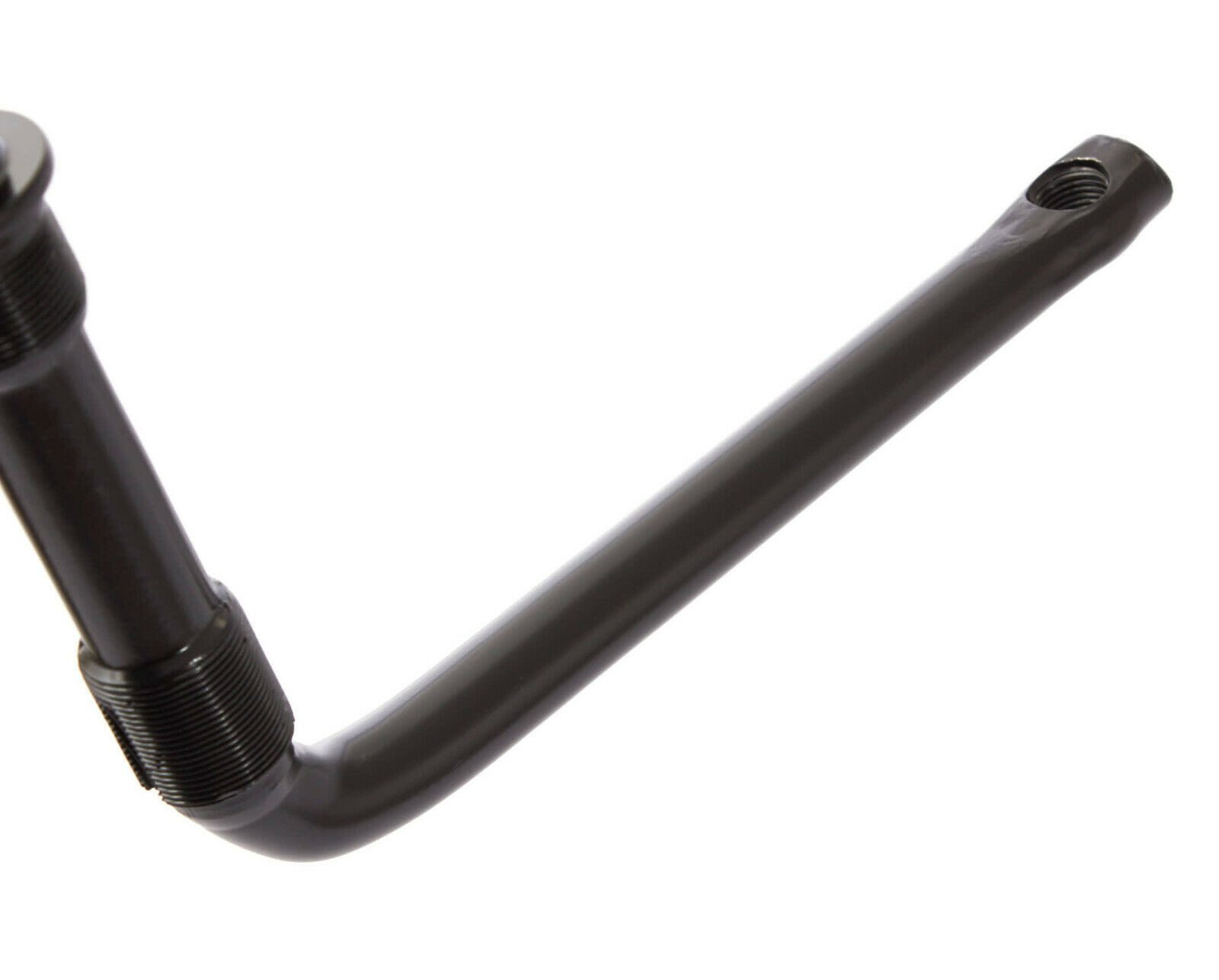 Nahaufnahme schwarzer Kurbelarm mit Gewinde