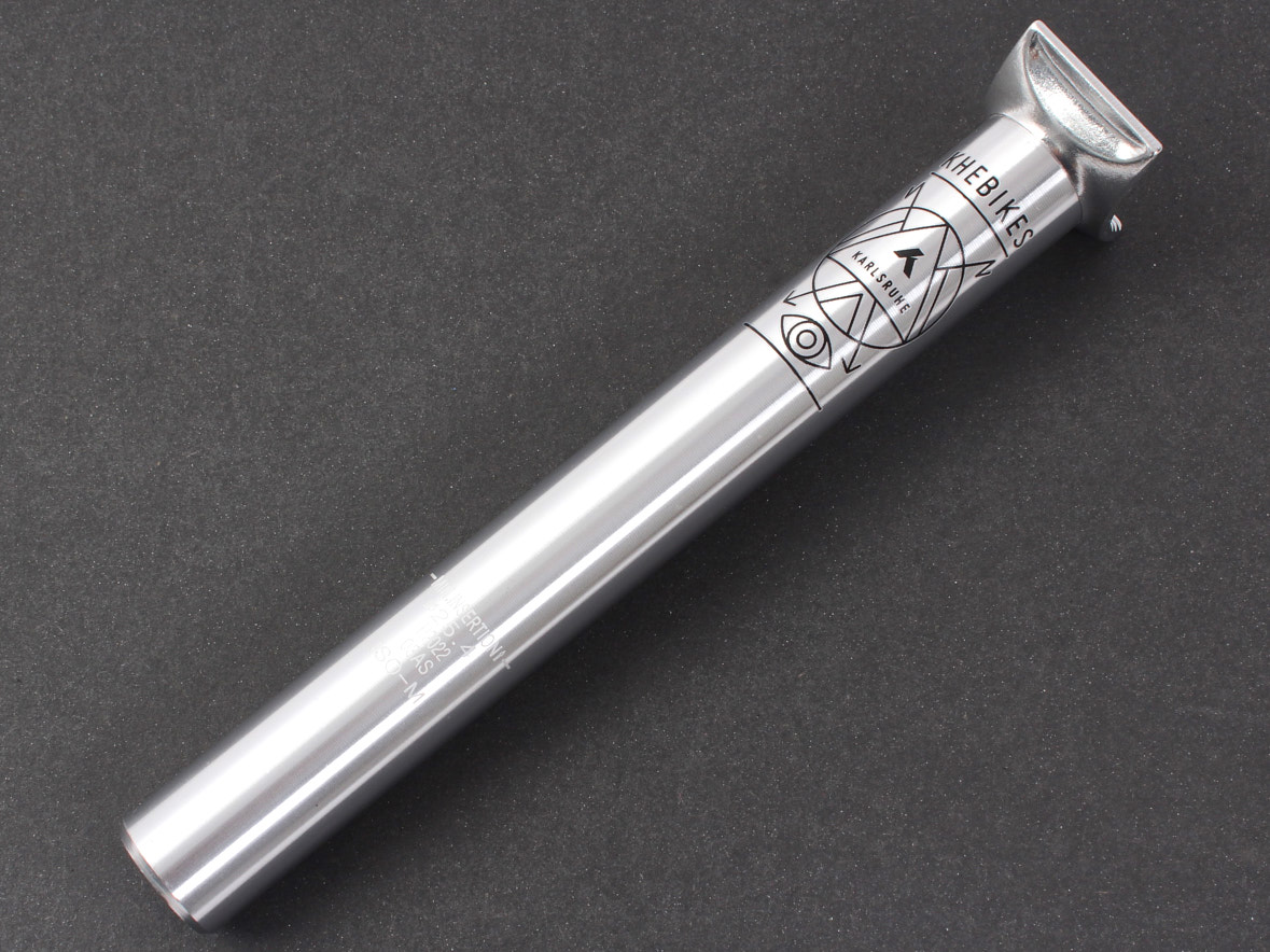 BMX Sattelstange KHE PIVOTAL 25,4mm x 200mm Silberne BMX Sattelstange mit schwarzem Logo