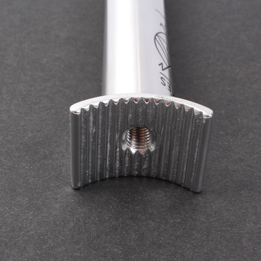 BMX Sattelstange KHE PIVOTAL 25,4mm x 200mm Oberes Ende Sattelstange mit Winkelrillen