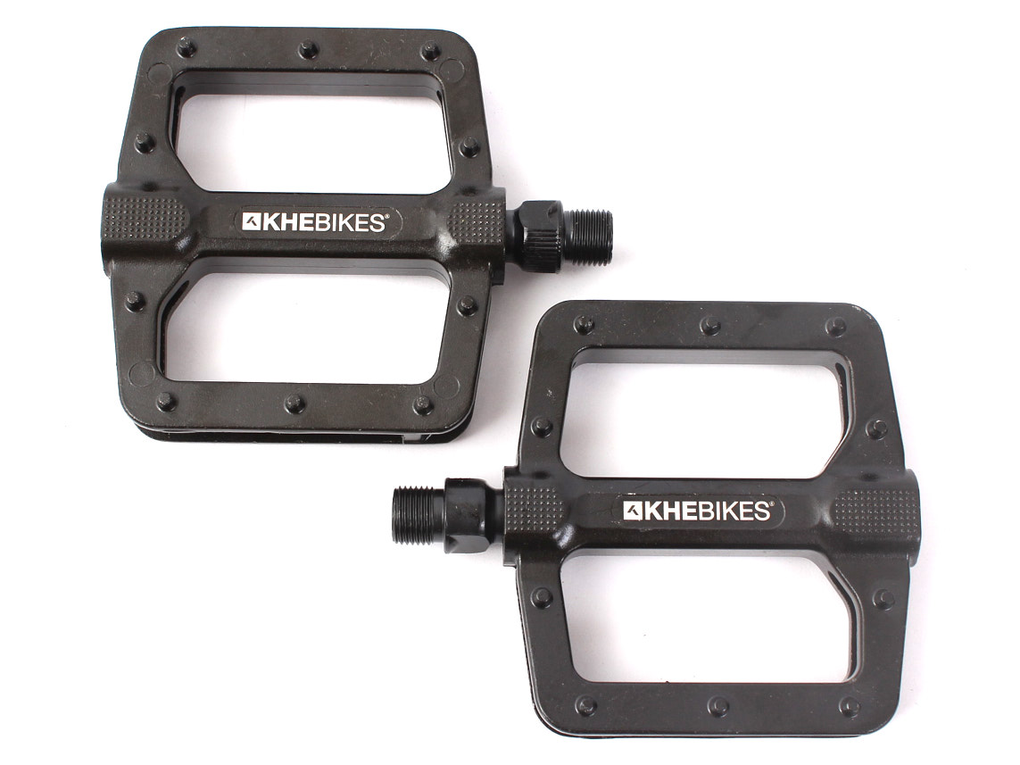 nebeneinanderliegende 9/16" BMX Pedale in Schwarz nebeneinanderliegende 9/16" BMX Pedale in Schwarz