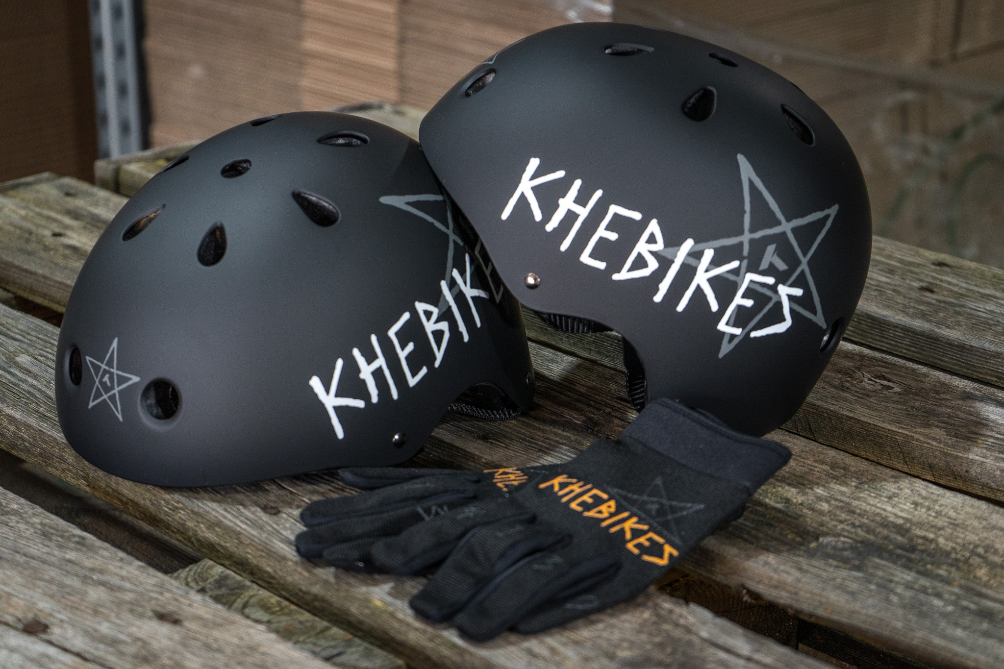 Helme / Handschuhe