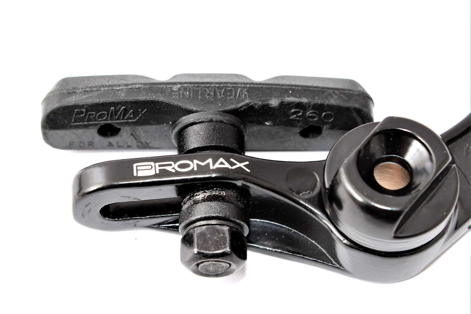 Hinterradbremse mit schwarzen Bremsschuhen und PROMAX Logo