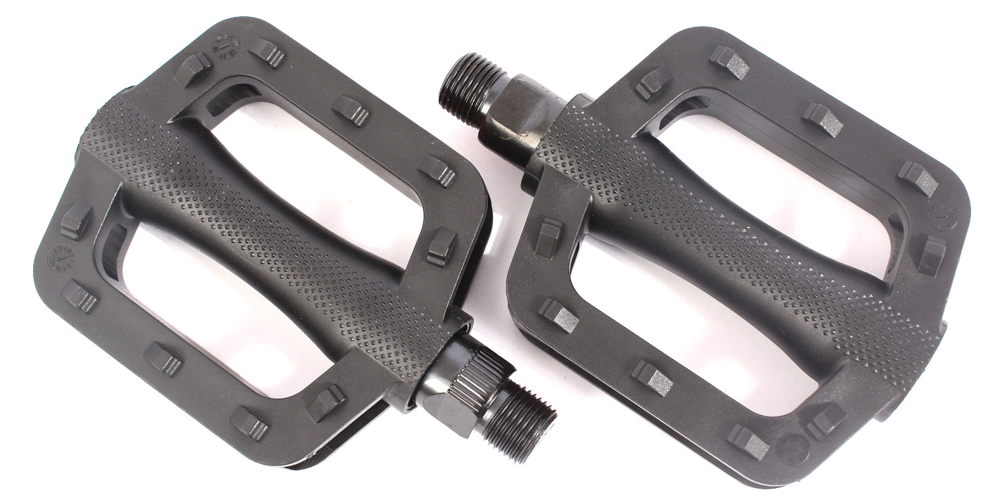 Nebeneinanderliegende BMX Pedale mit Schraubgewinde in Schwarz