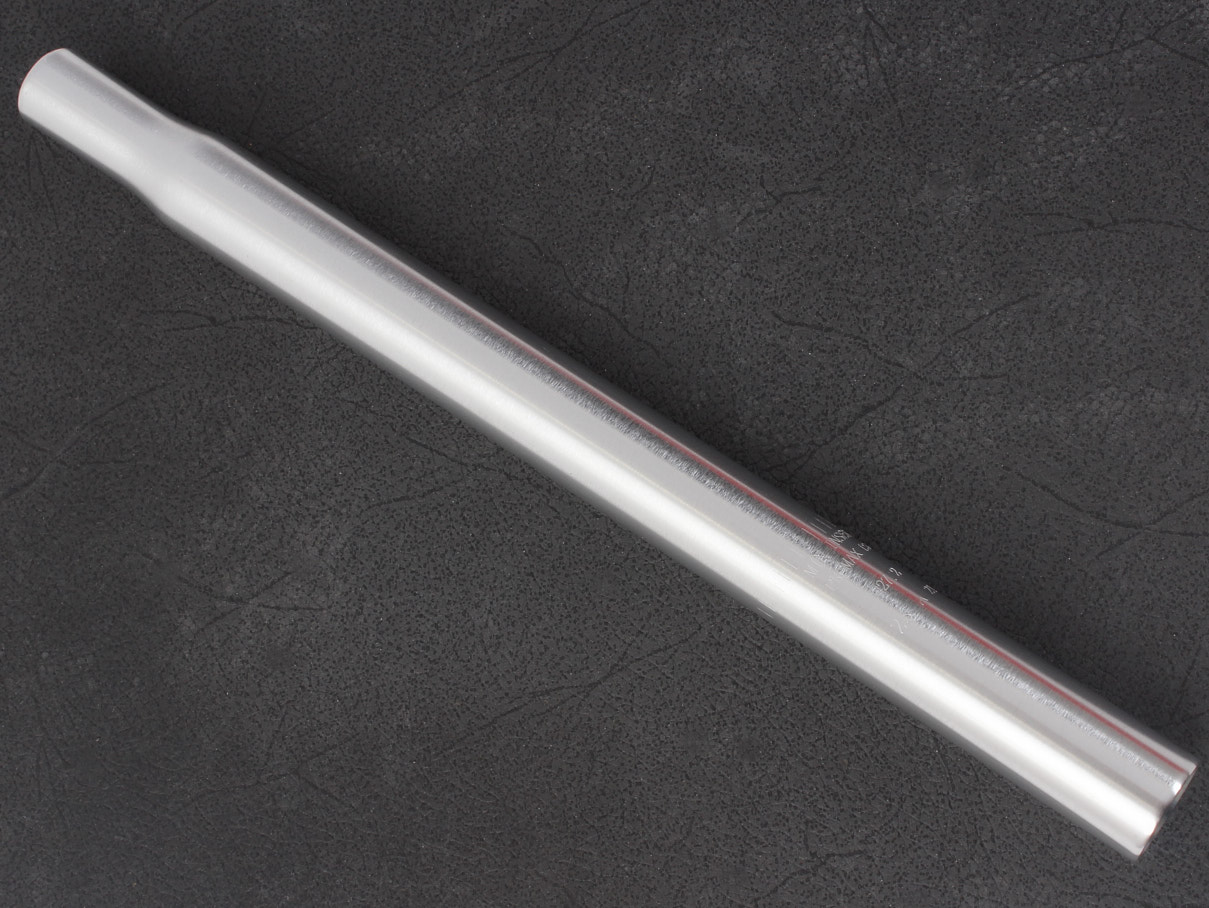 Silberne 330mm lange Sattelstange mit Verjüngung