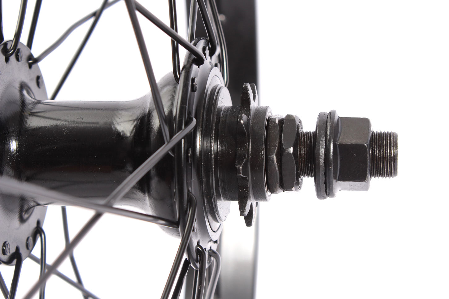 Nahaufnahme schwarzer Kassettennabe mit 9 Zahn Ritzel und 14mm Achse Nahaufnahme schwarzer Kassettennabe mit 9 Zahn Ritzel und 14mm Achse