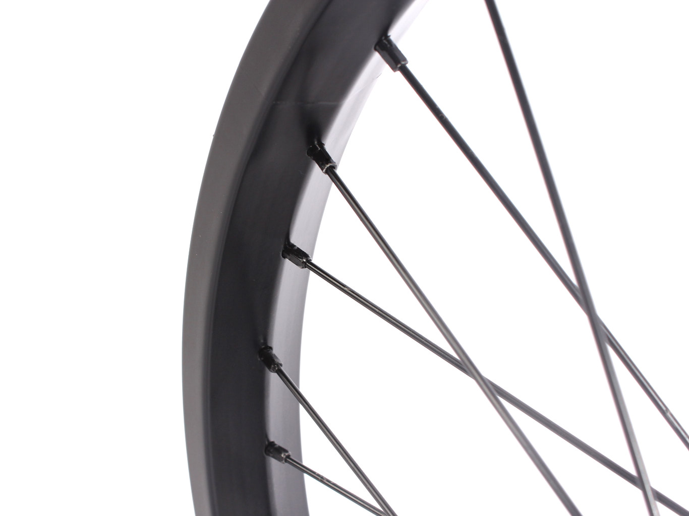 Nahaufnahme 35mm breite Aluminium Felge in Schwarz